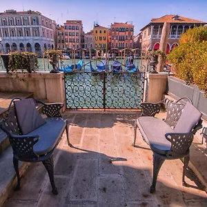 Grimaldi Hermitage Canal Grande View Apartment
